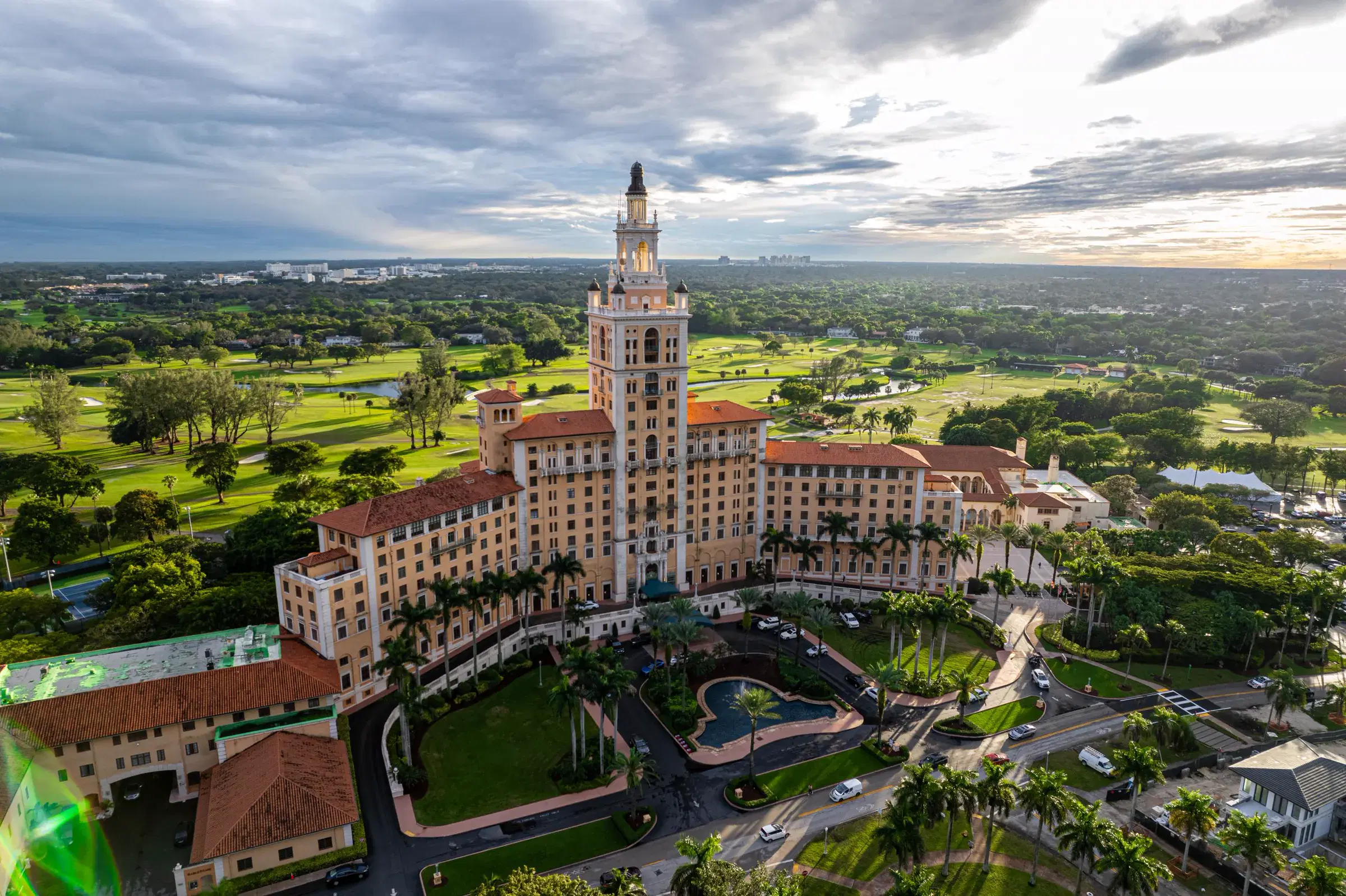 El hotel Biltmore y su campo de golf en Coral Gables desde arriba