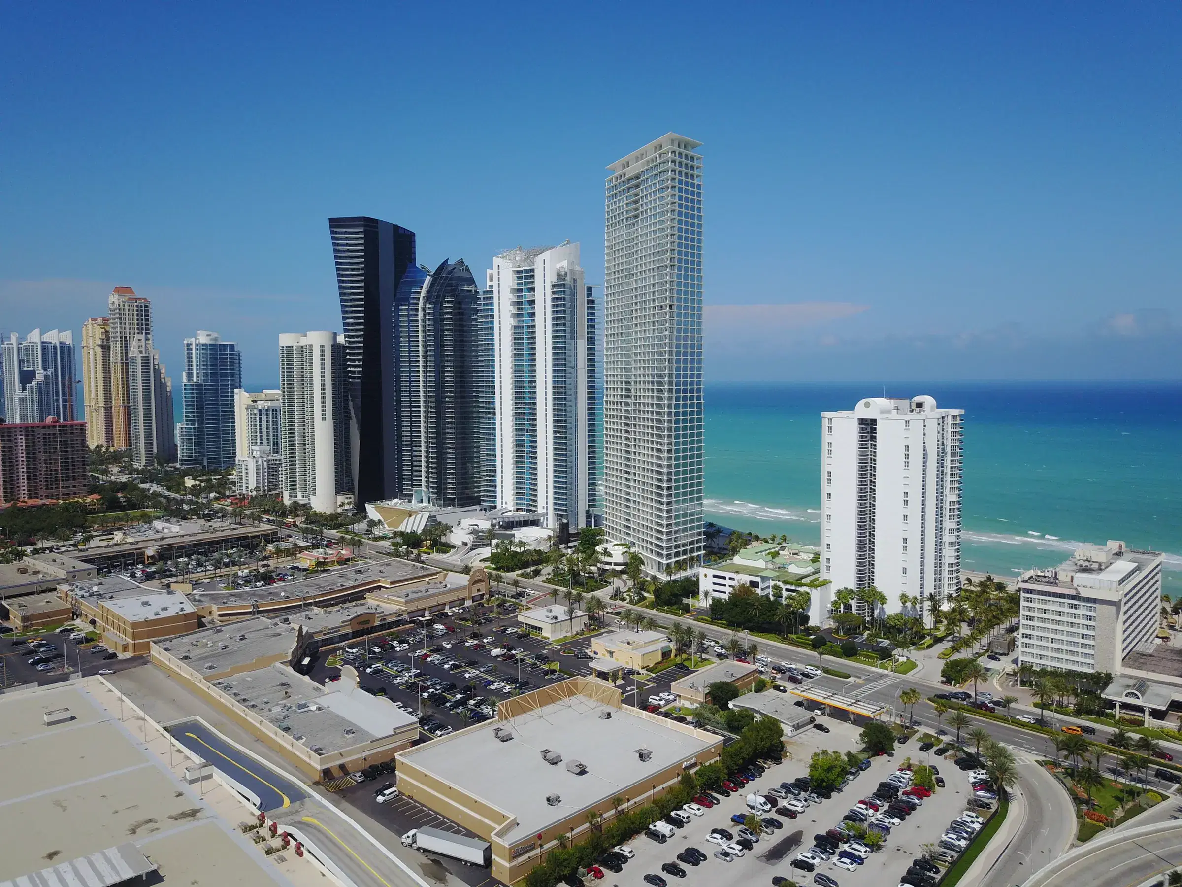 Torres frente al mar de Sunny Isles Beach vistas desde arriba