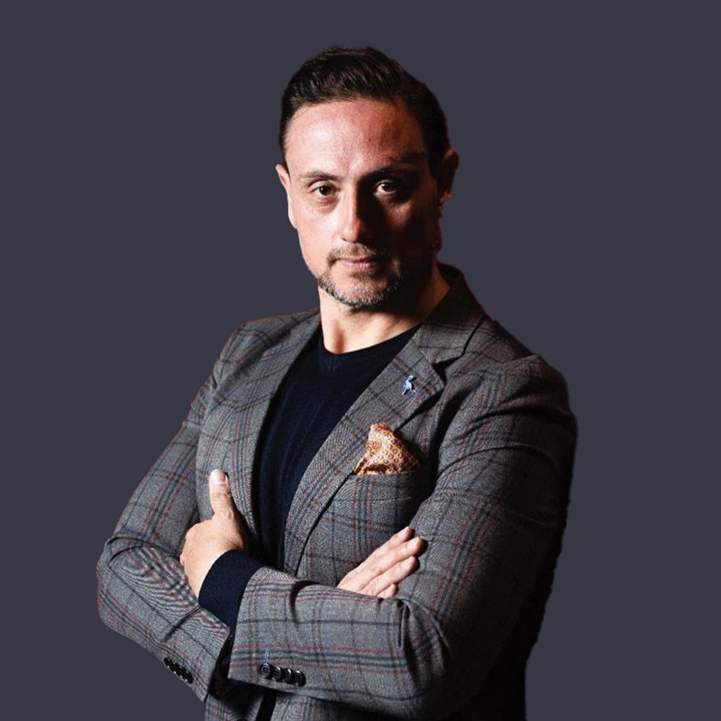 Alejandro Bernal, professional real estate agent and property specialist in Miami