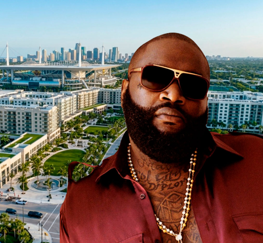 Panorámica aérea del desarrollo de uso mixto EnSima en Miami Gardens, Florida, junto al estadio Hard Rock, bajo un cielo soleado, que ilustra las 670 viviendas residenciales y los 165,000 pies cuadrados de espacios comerciales.